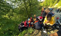 Arazi aracı şarampole yuvarlandı; karı- koca yaralandı