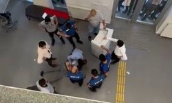 Bankada şube müdürüne bıçak çeken şüpheli suçüstü yakalandı