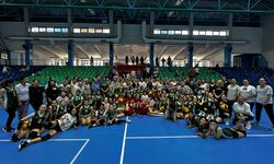 Bodrum’da anneler çocuklarıyla futbol ve voleybol oynadı
