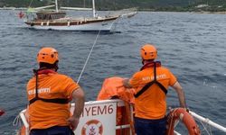 Bodrum'da su alan ve içerisinde 3 kişinin bulunduğu tekne kurtarıldı