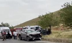 Diyarbakır'da otomobil ile kamyonet çarpıştı: 1 ölü, 3 yaralı
