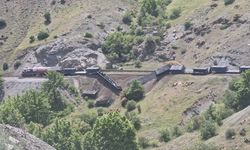 Elazığ’da yük treninin 5 vagonu raydan çıktı