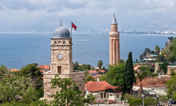 Tarihi saat kulesi 'zamana' yetişemiyor