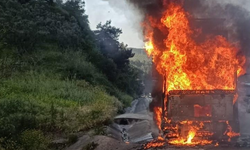 Bursa'da seyir halindeki kamyon alev alev yandı