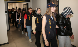 Sahte araç kiralama sitesi üzerinden 122 kişiyi dolandıran 52 şüpheli tutuklandı
