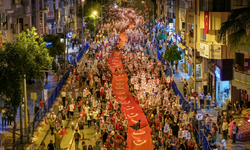 Antalya'da 19 Mayıs 'fener alayı'nda binlerce kişilik coşku-