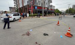 İki grup arasında silah, sopa ve bıçaklı kavga; 4 yaralı