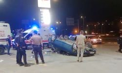 İki otomobilin çarpıştığı kaza kamerada