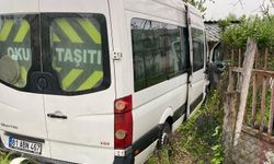 İşçi servisi, cip ve ağaca çarptı: 8 yaralı