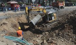 Sarıyer'de çöken yolda alt yapı çalışmaları sürüyor