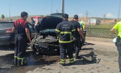 Otomobiller kafa kafaya çarpıştı: 1'i ağır 4 yaralı