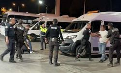 Polise direnip olay yerine çağırdığı arkadaşlarıyla hakaret eden alkollü sürücü tutuklandı