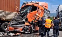 Sakarya'da 4 araçlı zincirleme kaza; 2 yaralı