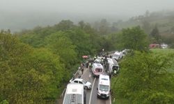 Sinop'ta üniversite öğrencilerini taşıyan otobüs devrildi; 18 yaralı