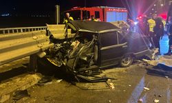 Sivas'ta otomobil bariyerlere saplandı, sürücü yaralandı