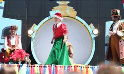 Devlet Tiyatrolarının raylar üzerindeki tiyatrosu "Vagon Sahne" Kars'ta çocuklarla buluştu
