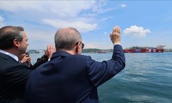 Erdoğan, Türkiye'nin ilk yüzer gaz üretim platformunu Karadeniz'e uğurladı