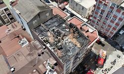 Küçükçekmece'de binanın çatısında çıkan yangın söndürüldü