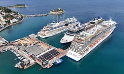 Kuşadası'na 4 kruvaziyerle 8 bin 608 turist geldi