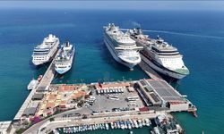 Kuşadası'na 4 kruvaziyerle 7 bin 427 turist geldi