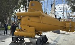 Bodrum'da deniz müzesine verilen denizaltı meydanda sergileniyor