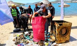 Bodrum'da dalgıçlar deniz dibi temizliği yaptı