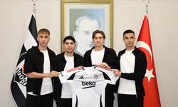 Beşiktaş, 4 genç futbolcuyla profesyonel sözleşme imzaladı