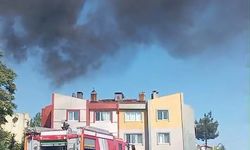 3 katlı binanın çatısı alev alev yandı