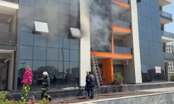 Evde çıkan yangında yaralandı
