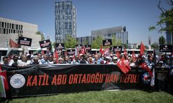 Büro Memur-Sen üyeleri, ABD Büyükelçiliği önüne siyah çelenk bıraktı