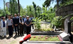 Köy Enstitülerinin mimarı İsmail Hakkı Tonguç, 65. ölüm yıl dönümünde mezarı başında anıldı