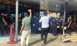 Antalya'da kaçak yapıların yıkımında arbede; kendilerini yakmaya çalışıp, iş makinelerinin önüne yattılar