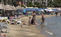 Bodrum'da hava sıcaklığı 40 dereceyi gördü, sahiller ve havuz başları doldu