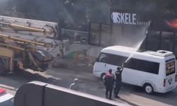 Yangın söndürme çalışmalarına polisler de hortumla müdahale etti