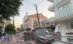 Çöken binanın yıkımına devam edilirken elektrik ve internet kabloları koptu