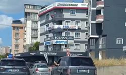 Maltepe'de ayağını camdan çıkarıp uzun süre cip kullandı