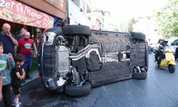 Motosiklete çarpıp kaçan cip devrildi