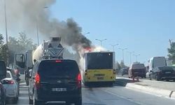 Sultangazi'de İETT otobüsünün motorunda yangın çıktı