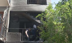 İzmir'de 3 katlı binada yangın paniği; Defne'yi mahalleli kurtardı