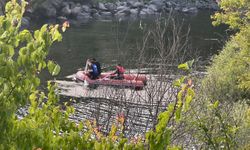 Kura Nehri'ne 2 kişiden 1'i boğuldu, 1'i kayıp