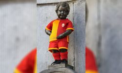 Mannaken Pis heykelinin yeni kostümü, Galatasaray forması olacak