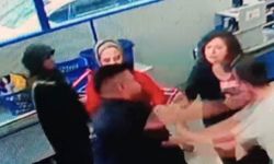 Marketteki kasa sırası tartışmasında 3 kişiyi darbetti