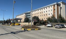 Psikolojik sorunları olduğu ileri sürülen baba, 2 kızını ve kendisini bıçaklaya yaraladı