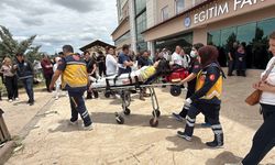 Sınavda baygınlık geçiren öğrenciye ambulansta müdahale edildi