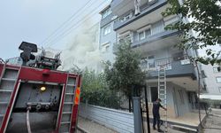 Tartıştığı arkadaşı ile onun ağabeyinin dairelerini ateşe verdi
