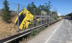 TEM'de TIR, su kanalına devrildi