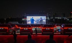"Devrim Arabaları" açık hava sinemasıyla TOGG sahipleri bir araya geldi