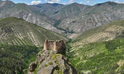 Erzurum'da sarp kayalık üzerindeki tescilli Hırçer Kalesi yüzyıllardır ayakta