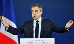 Fransa'da yolsuzluktan suçlu bulunan eski Başbakan Fillon'a, 5 yıl siyasetten men cezası