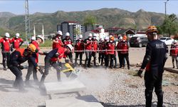 Bitlis'te öğretmen ve memurlar aldıkları eğitimle "AFAD gönüllüsü" oluyor
